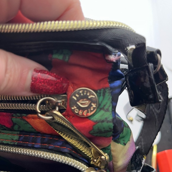 Betsy Johnson Rose print vibrant cross body, perfect condition - Picture 7 of 15